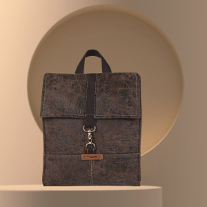 Plecak damski na co dzień w kolorze czekoladowego brązu, pojemny i modny.