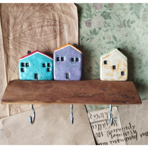 Wieszak z 3 domkami