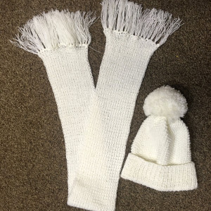 Wełniany komplet dla dziecka czapka i szalik