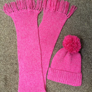 Zimowy komplet dla dziecka czapka i szalik.