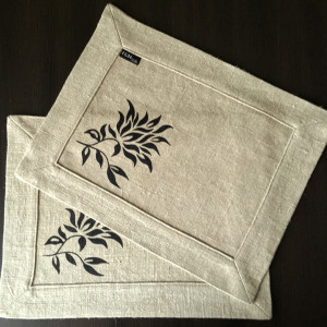 Lniane podkładki pod talerz, ręcznie malowane.