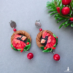 Kolczyki z kardynałem szkarłatnym i koralem