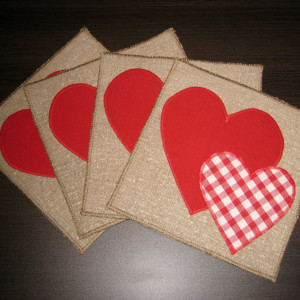 Podkładki pod filiżanki z aplikacją - serduszka. Komplet