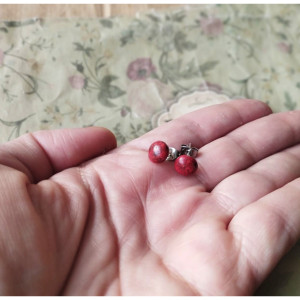 Kolczyki ceramiczne bordowe sztyfty