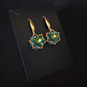Kolczyki z Kryształkami i Kamieniami w Kolorach Głębokiej Zieleni i Złota