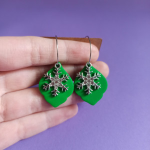 Kolczyki z gliny polimerowej z zawieszką śnieżynką