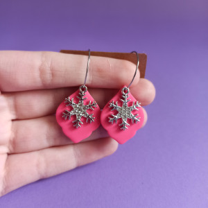 Kolczyki z gliny polimerowej z zawieszką śnieżynką