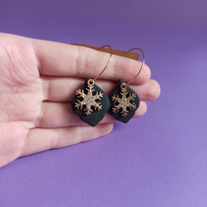 Kolczyki z gliny polimerowej z zawieszką śnieżynką