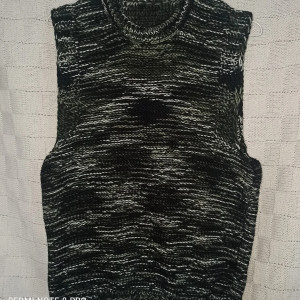 Pulower kamizelka w czerni