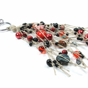 Karmenowa tatianka, brelok lniany