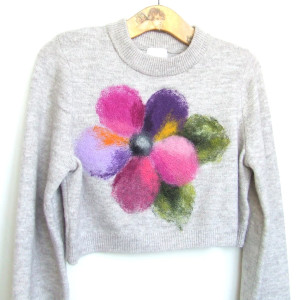 jasnobeżowy krótki sweterek