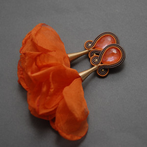 kolczyki lub klipsy sutasz z kwiatkami