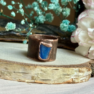 miedziany pierścień z kyanitem r.24