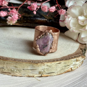 miedziany pierścień z rubinem r.18