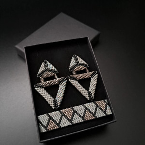 Szary Zestaw Biżuterii - Odważne, Geometryczne Kolczyki na Sztyfcie i Delikatna Bransoletka