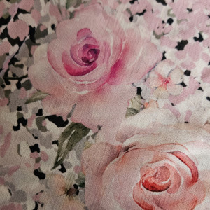 Apaszka szyfynowa w delikatne w róże i kropki plamki