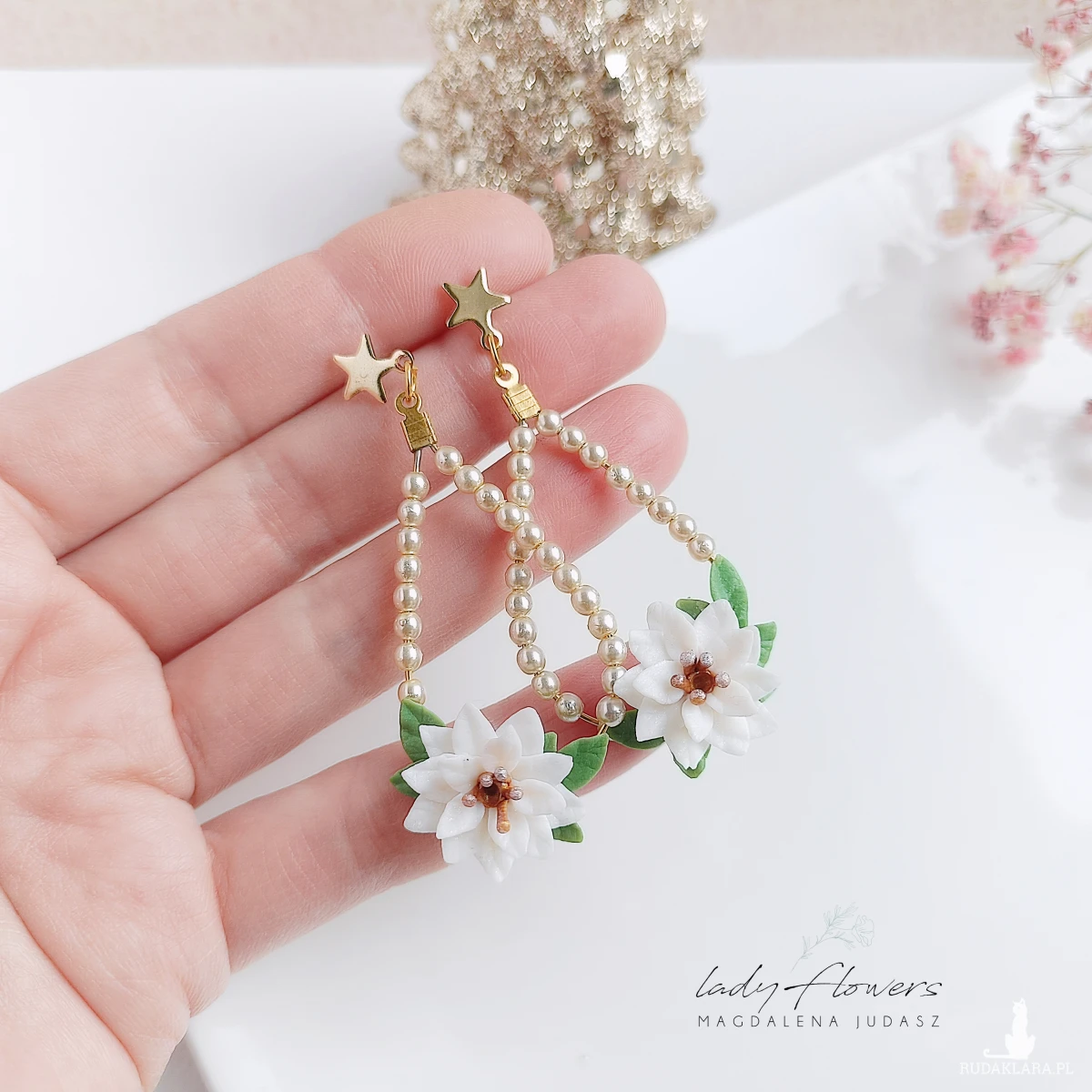 Kolczyki z białymi poisencjami