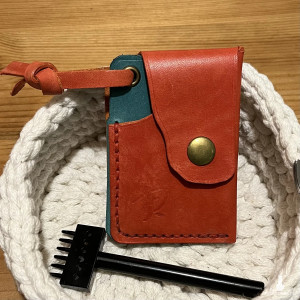 Mały portfel skórzany czerwono turkusowy ręcznie uszyty