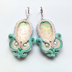 Opalizujące Pastele kolczyki sutasz