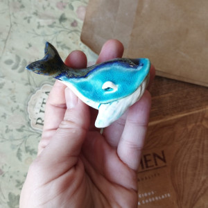 Wieloryb mały z podniesionym ogonem