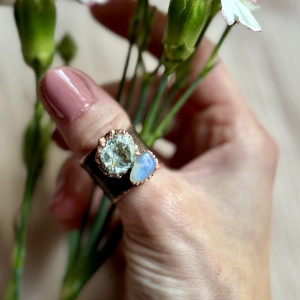 miedziany pierścionek z szafirem i kamieniem księżycowym r.17