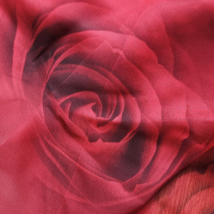 Apaszka szyfonowa w róże I pasy