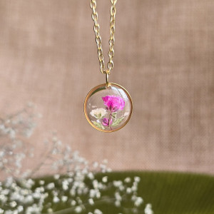 Złota zawieszka złoty wisiorek naszyjnik żywica z żywicy kwiaty z kwiatami retro naturalna dziewczęca kobieca różowa gipsówka