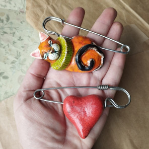 Zestaw 2 broszek z miłości do kotów