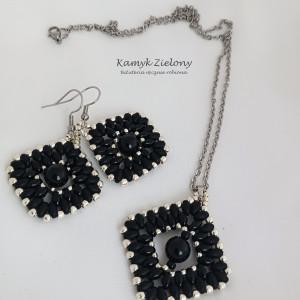 Wisiorek i kolczyki z onyksami