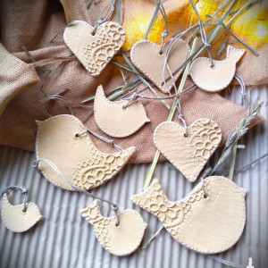 KOMPLET ŚWIĄTECZNYCH OZDÓB Z GLINY