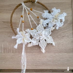 Makrama na kole z kwiatami