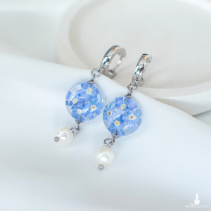 Kolczyki z niezapominajkami i perłami