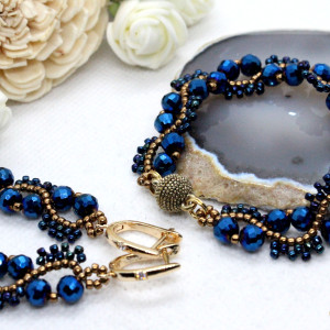 granatowy komplet biżuterii ze szklanych kryształków