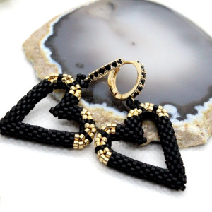 delikatne kolczyki - serduszka - matowa czerń i złoto