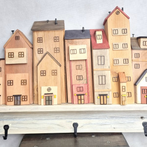 Drewniane domki , wieszaki na drobiazgi 37