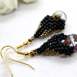 urocze delikatne kolczyki z koralików czarno-złote