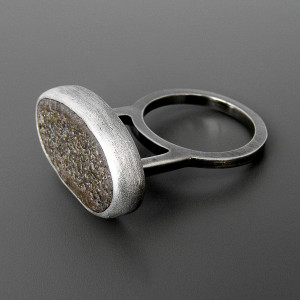 Pierścionek z surowym kamieniem, srebro 925, rozmiar 8-9