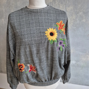 Haftowana bluza w kratkę