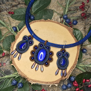 Surya - brązowo chabrowy komplet, kolczyki i naszyjnik sutasz