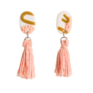 Kolczyki owalne - abstrakcja biało, różowo, musztardowa z wiszącym różowym chwostem