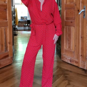 kombinezon czerwony  nowy  M