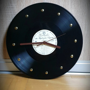 Unikatowy zegar ścienny winyl z brązowymi wskazówkami, prawdziwa płyta winylowa