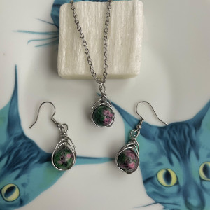 Zestaw biżuterii z zoisytem i rubinem KOLCZYKI + NASZYJNIK stal chirurgiczna