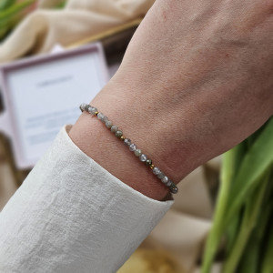 Bransoletka z labradorytem na jedwabnej nici