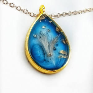 Wisiorek z Żywicy Epoksydowej z Płatkami Chabru