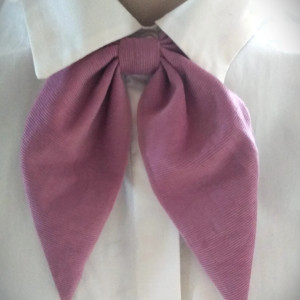 Kokarda bawełniana ( sztruksowa) pod kołnierzyk - na gumce, regulowany obwód