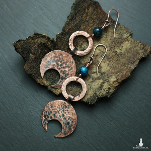 Kolczyki miedziane księżyce z apatytem fakturowane