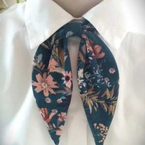 Kokarda bawełniana pod kołnierzyk - na gumce, regulowany obwód