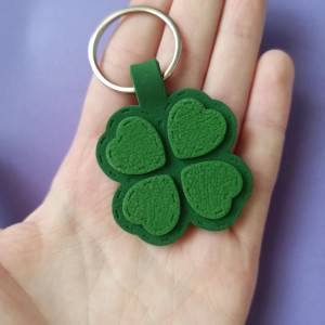 Brelok w kształcie czterolistnej koniczynki