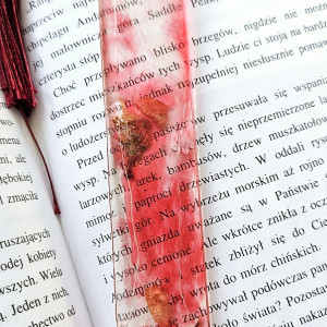 Zakładka z żywicy epoksydowej czerwony z kwiatem pigwy D08